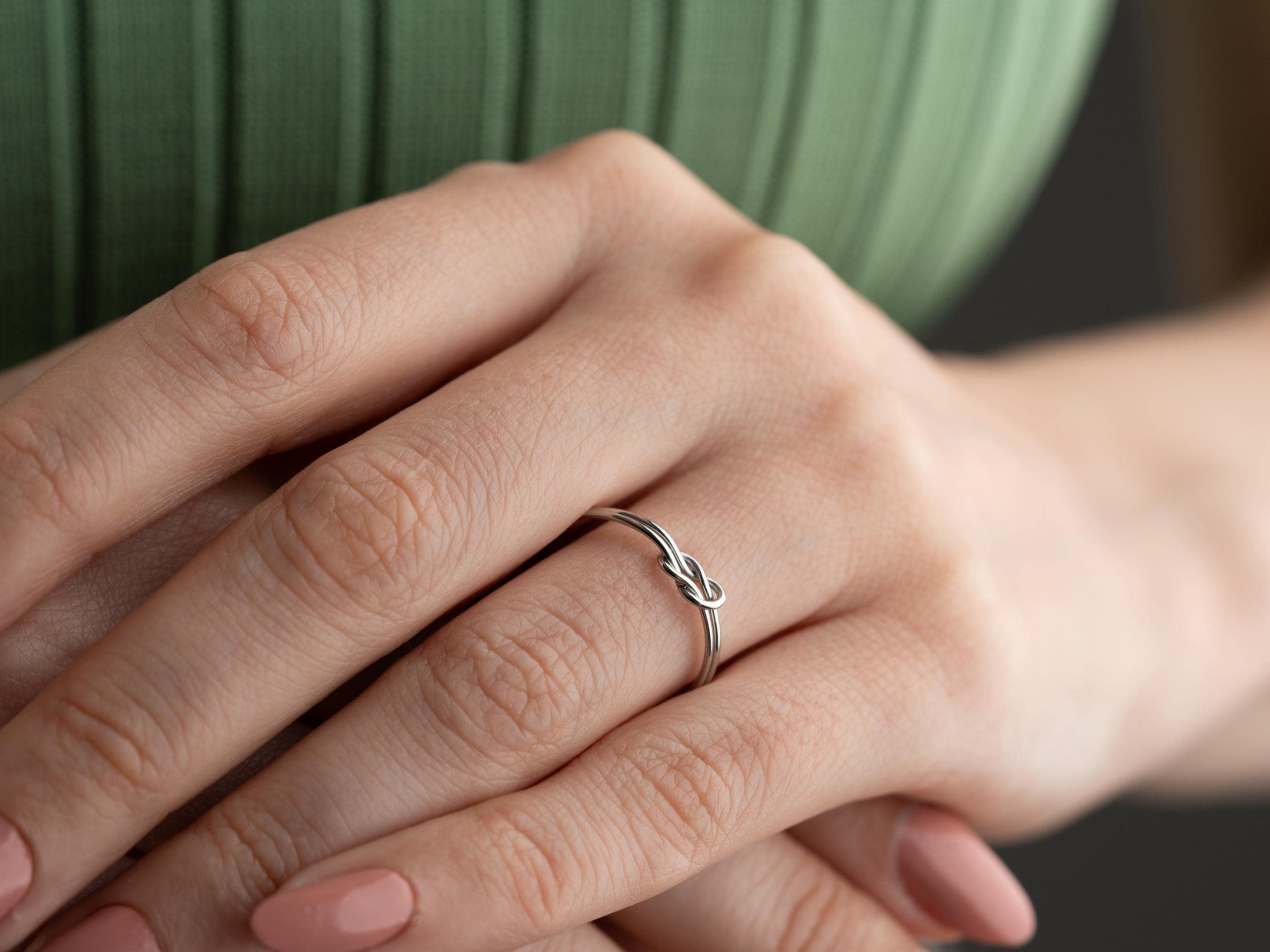 Elegant Knot Ring